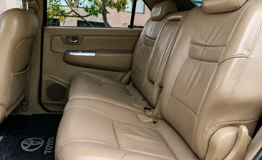 TOYOTA FORTUNER 2011