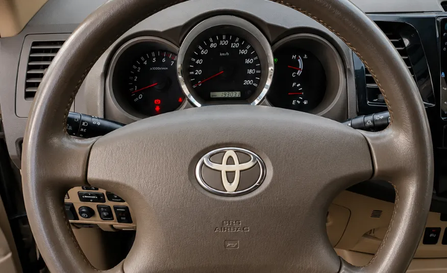 TOYOTA FORTUNER 2011