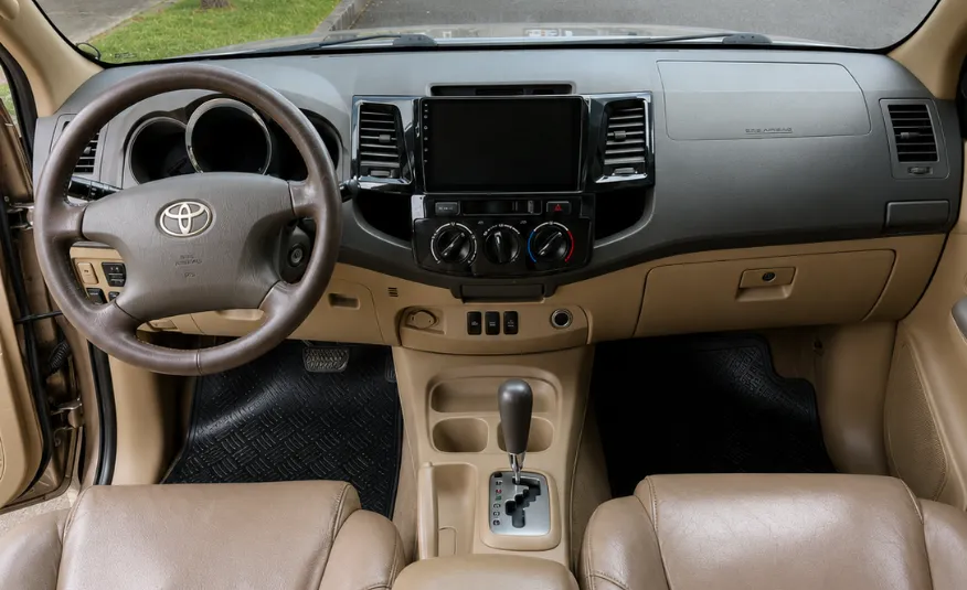 TOYOTA FORTUNER 2011