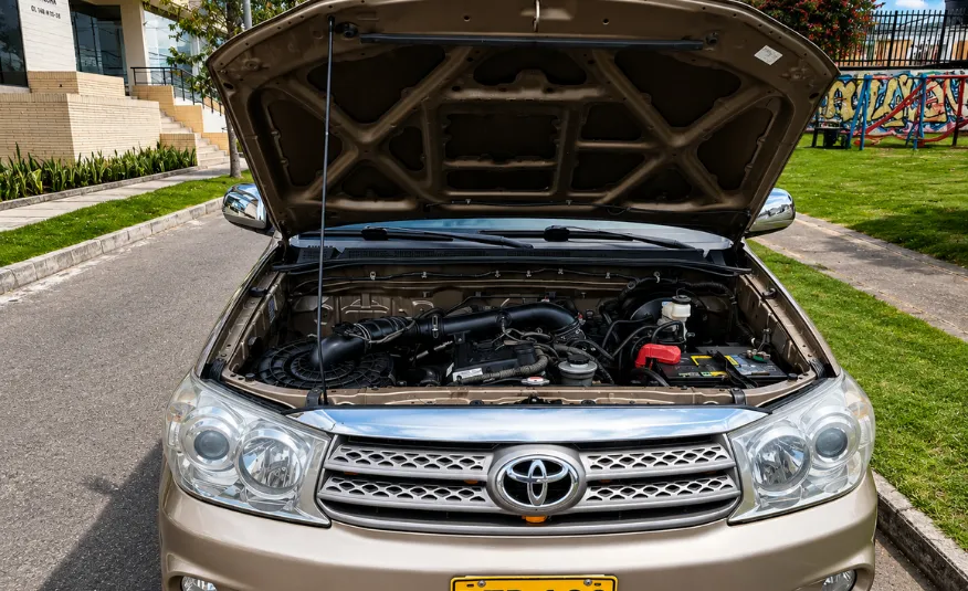 TOYOTA FORTUNER 2011